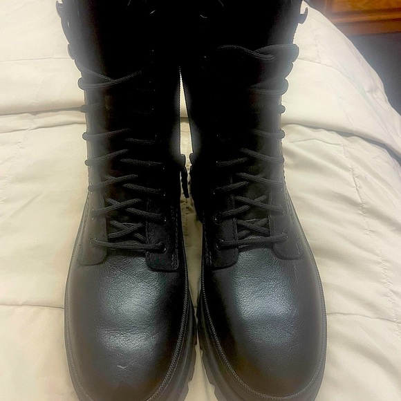NWT-Clarks Leather Combat Boots - Picture 2 of 8